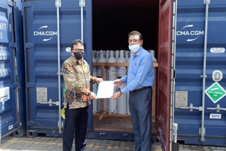 Komitmen Hibah Kemanusiaan,Indonesia Serahkan 2000 Unit Tabung Oksigen Bantuan Kepada India