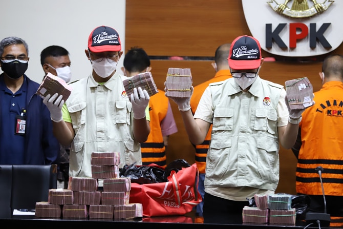 Amankan Sejumlah Uang Hasil Operasi OTT, KPK Kini Lakukan Pemeriksaan Lanjutan Kepada Bupati Langkat