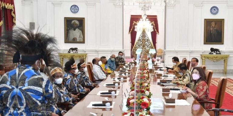 Bahas Otsus Hingga Pemekaran Wilayah Papua, Presiden Jokowi Terima Pimpinan MRP Dan MRPB Di Istana Merdeka