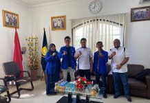 Sekda Papua Ridwan Rumasukun saat menerima Kunjungan Ketum PKC PMII Papua Mahfudz bersama rombongan dan di dampingi Juru Bicara Gubernur Papua M.Rifai Darus (Jayapura,2/11/22)