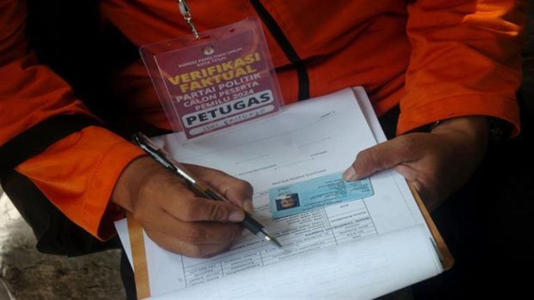 Kemendagri Serahkan 204 Juta Data Penduduk Potensi Pemilih Pemilu Kepada KPU
