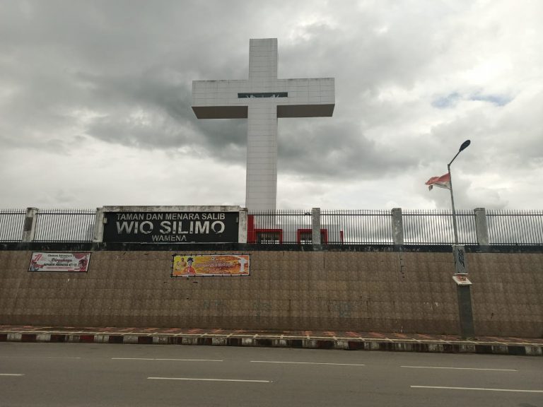 Menara  Salib Wio Silimo, Simbol Keagamaan dan Ikon Ruang Terbuka Publik Wamena