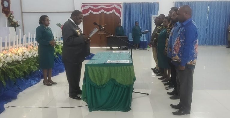 PLT Bupati Mamberamo Tengah Resmi Melantik Pengurus Forum Kabupaten Sehat