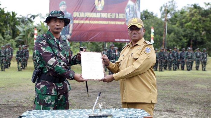 Pesan Pj. Bupati Sarmi Saat Menjadi Inspektur Upacara di Pembukaan TMMD