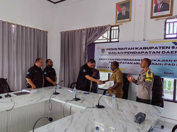 Pemkab Sarmi Terima Buku Potensi Pajak Dari Uniyap