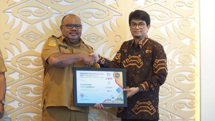 Kota Jayapura Berjaya: Tiga Penghargaan BKN Award 2023 Diperoleh