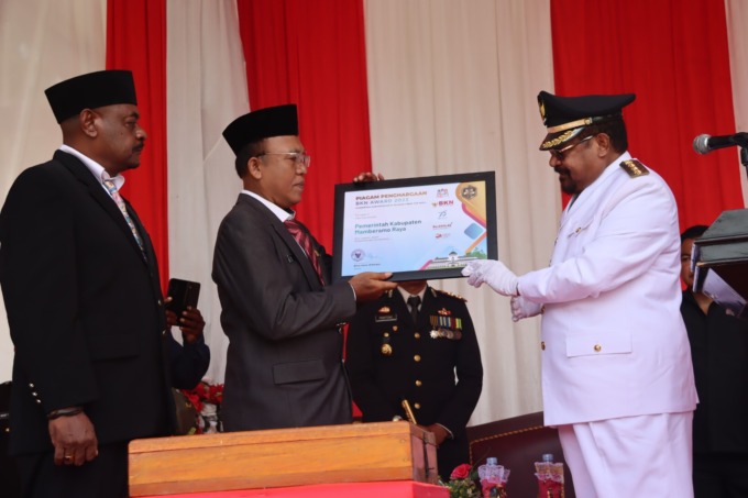 Pemkab Mamberamo Raya Raih Dua Penghargaan