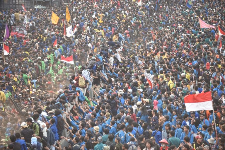 Mahasiswa Gelar Aksi Maraton ‘Indonesia Gelap’ di Berbagai Daerah
