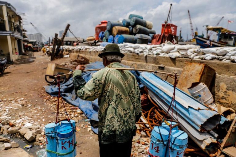 Miskin Secara Global: Fakta Mengejutkan di Balik Status Ekonomi Indonesia