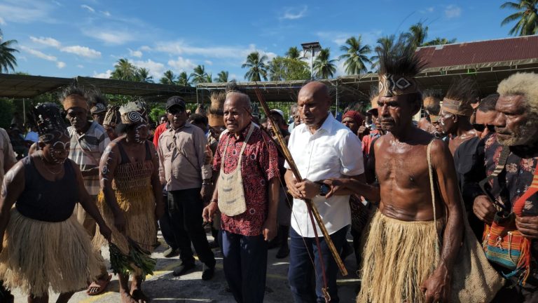Alfons Sesa Tampil di Garis Depan Dukung BTM-CK: ‘Mereka Pemimpin Inovatif Papua’