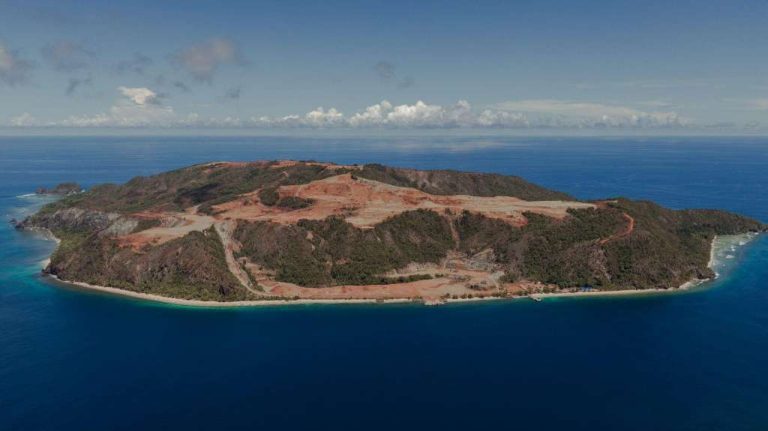 Izin Tambang di Pulau Kecil Tak Dilarang Absolut, Komitmen Perlindungan Lingkungan KKP Dipertanyakan