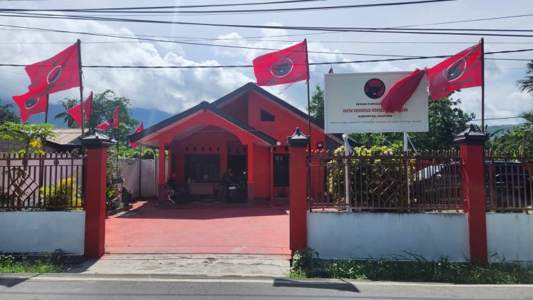 Ketua PDIP Kabupaten Jayapura Pimpin Rapat Koordinasi Persiapan Gerakan Penanaman Sagu di Kaki Gunung Cycloop Sentani.