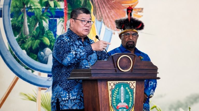 Duta Besar Republik Seychelles untuk Indonesia H.E Nico Barito Bersama Bupati Jayapura Dr. Yunus Wonda,S.H,M.H dalam pembukaan FDS 2026 (3/9/2026)