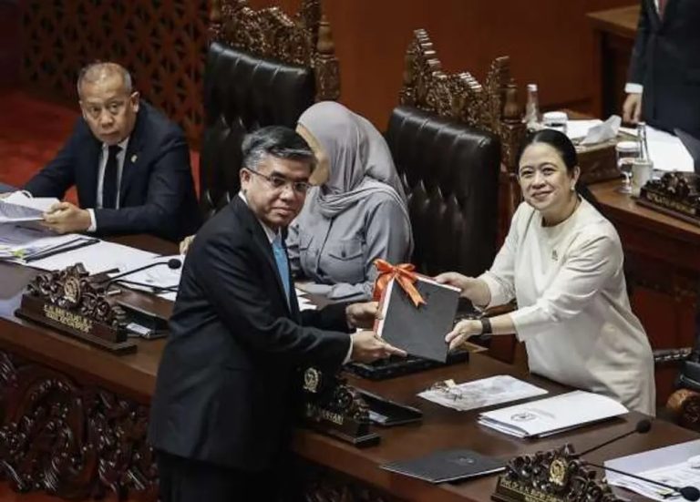 Gantikan UU Cipta Kerja, DPR Sahkan UU Pelindungan Ketenagakerjaan